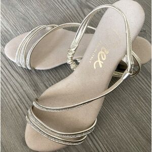 Onex—-Gold and rhinestone boutique dress shoes!!